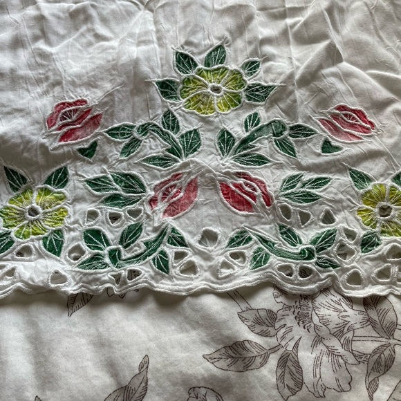 Vintage White Pull On Rayon Maxi Skirt Embroidered Floral Hem 18/20 Cottage Boho - Picture 2 of 7